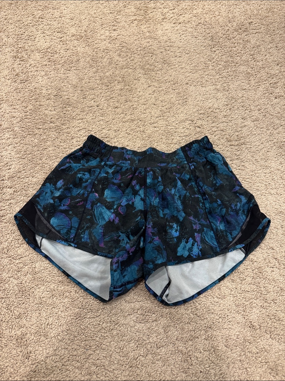 Lululemon Hotty Hot 2in Shorts - 8 Tall